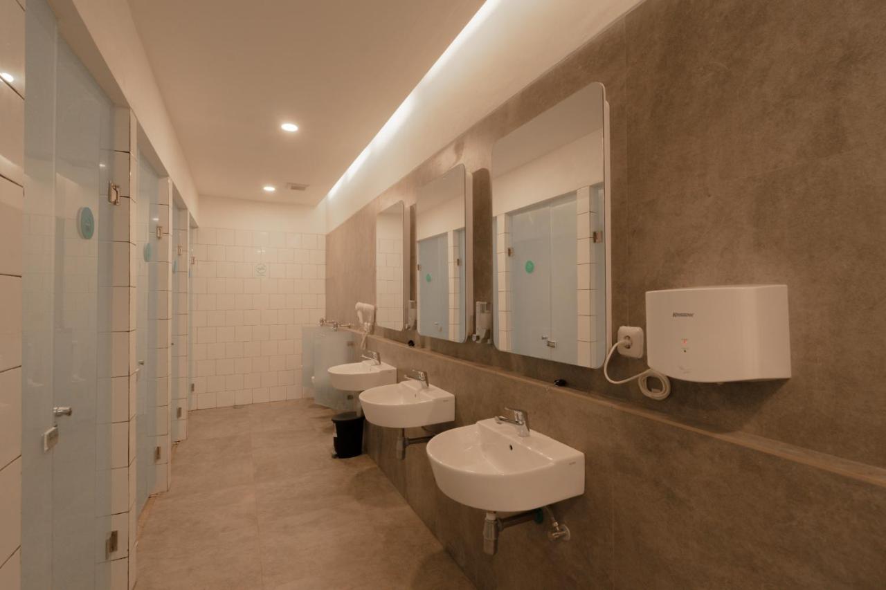 Hotel Bobopod Alun-Alun, Malang Zewnętrze zdjęcie
